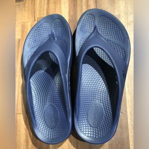 EUC OOFOS Unisex Sandals EU 40 M7 W9
